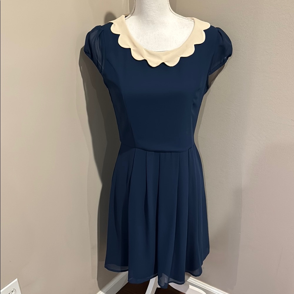 Freeway NWT blue dress with cream scallop collar